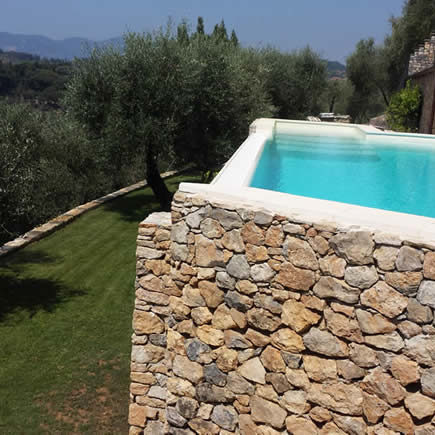 giardino piscina mare