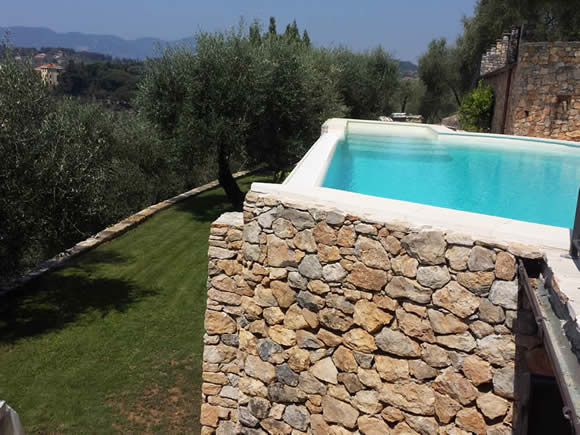 giardino piscina mare