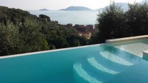 giardino piscina mare